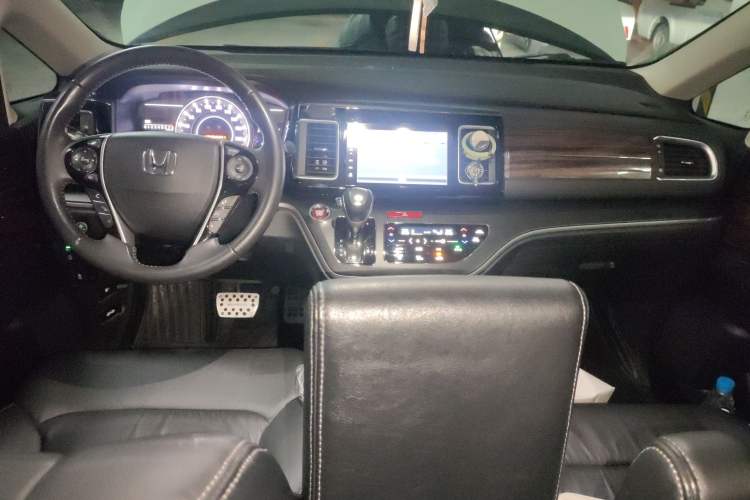 Used Honda Elysion 2016 2.4L Luxury Edition
