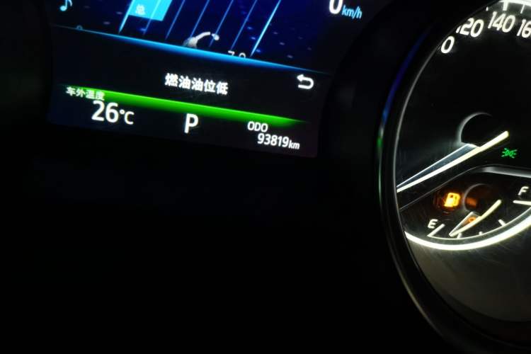 Used Toyota Camry 2018 Dual-Engine 2.5 HG Luxury Edition Odometer Close Up