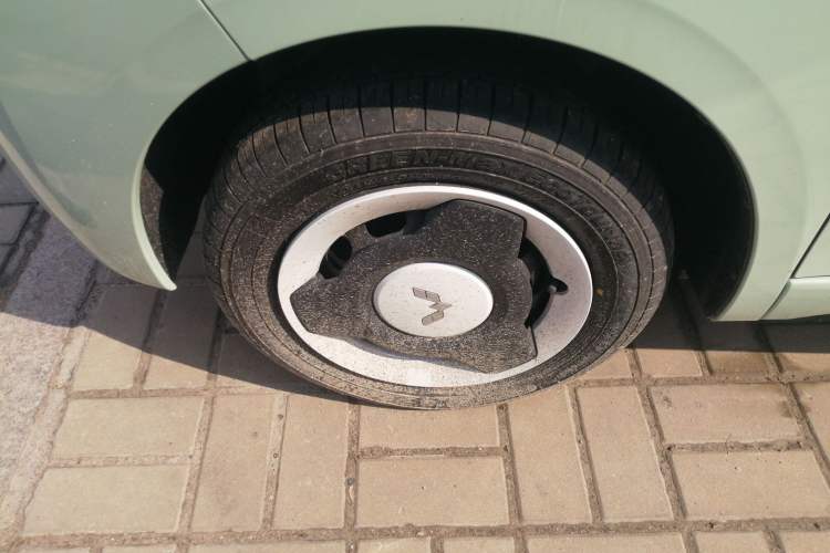 Used Wuling Hongguang MINIEV 2024 3rd Generation 215km Youth Edition Left Front Wheel Hub