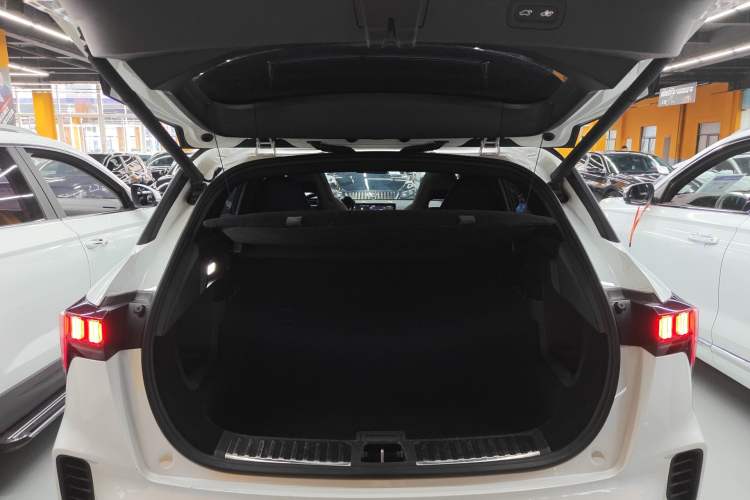 Used Lynk & Co 06 2023 Remix 1.5T Dynamic Halo