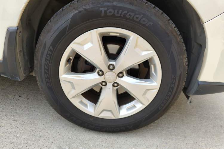 Used Subaru Forester 2014 2.5i Automatic Elite Edition Right Front Wheel Hub