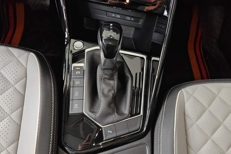 Used Volkswagen Tayron 2026 Model, 30 Million Vehicles Selected Version, 300TSI Gear Lever