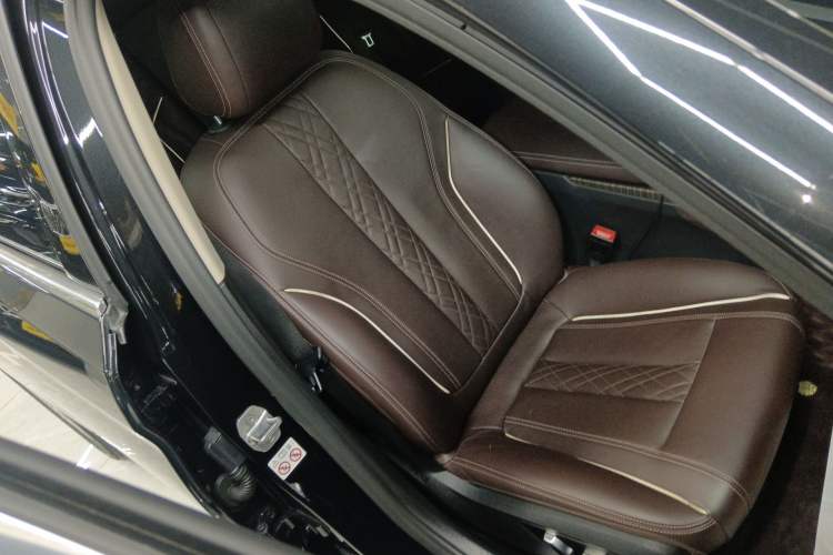 Used BMW 5 Series 2019 Updated 530Li xDrive Luxury Package Right Front Seat