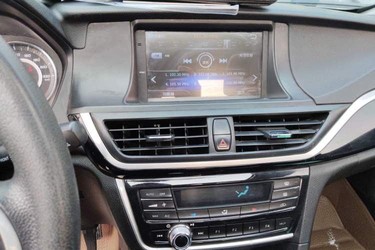 Used Soueast V5 Lingzhi 2015 Plus 1.5L Manual Smart Edition Audio And AC Panel