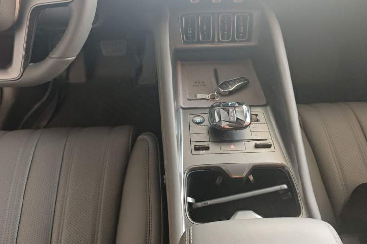 Used BYD Song L EV 2025 Intelligent Driving Version 662 km LiDAR Excellence Edition
