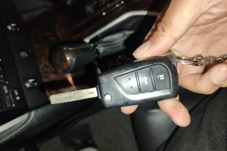 Used Toyota Camry 2016 2.0G 10th Anniversary Leading Edition Vehicle Key