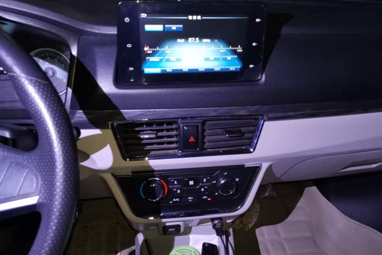 Used Jinbei New Hiace S 2021 1.5L Business-Grade Bus Non-Air-Conditioned Version China VI Standard SWC15M