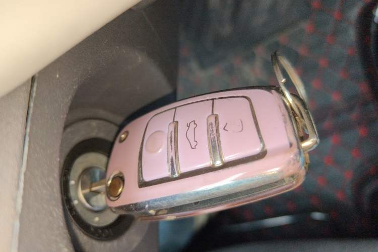 Used Chery QQ Ice Cream 2023 120km Ice Cream-Type Lithium Iron Phosphate Vehicle Key