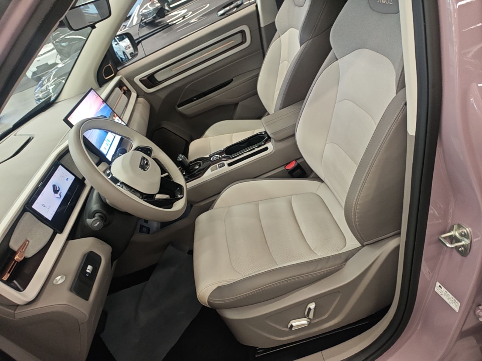 Geely Auto icon 2026 Model Chocolate 1.5TD Pure & Refined Edition — снимка 17