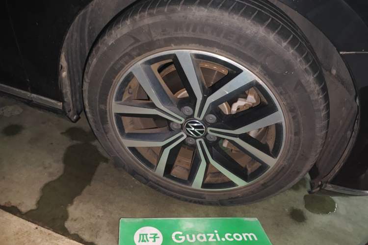 Used Volkswagen Magotan 2020 330TSI DSG Leading Model Right Front Wheel Hub