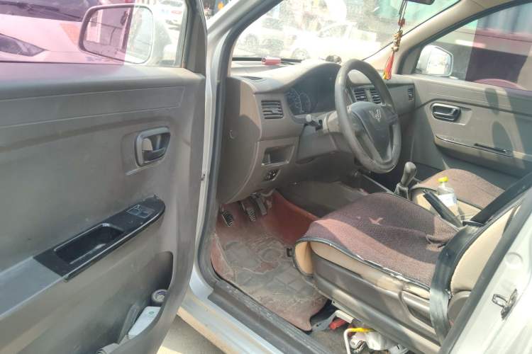 Used Wuling Rongguang V 2016 1.5L Standard Version
