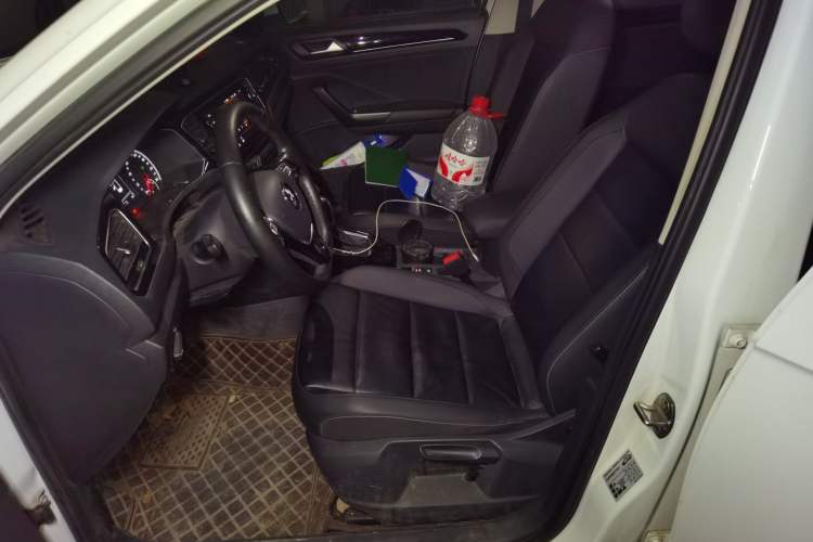 Used Volkswagen T-ROC 2018 280TSI DSG Two-Wheel Drive Comfort Version China VI Standard
