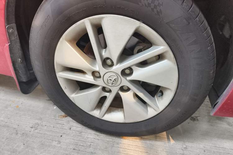 Used Toyota Corolla 2014 1.6L CVT GL-i Right Front Wheel Hub