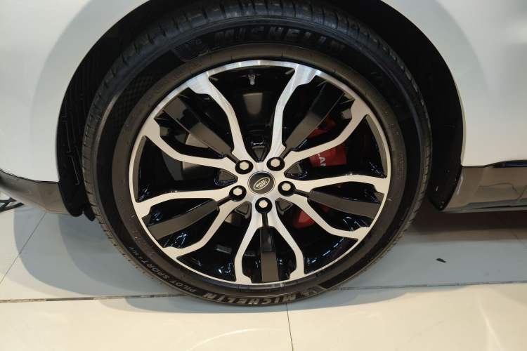 Used Land Rover Range SportNew Energy 2018 P400e Left Front Wheel Hub