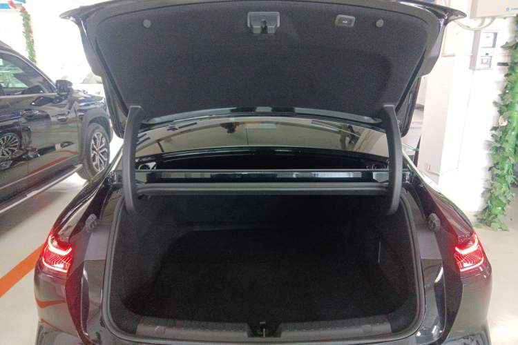 Used Geely Galaxy 8 2025 130km EM-P Starship Edition
