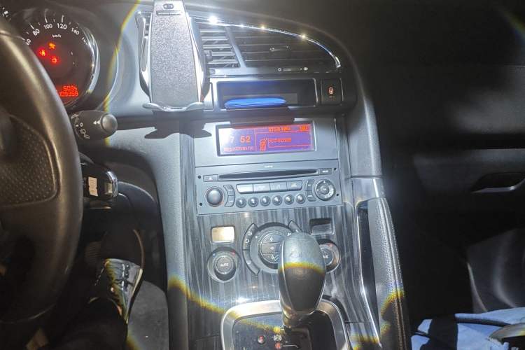 Used Peugeot 3008 2013 2.0L Automatic Trend Edition Audio And AC Panel