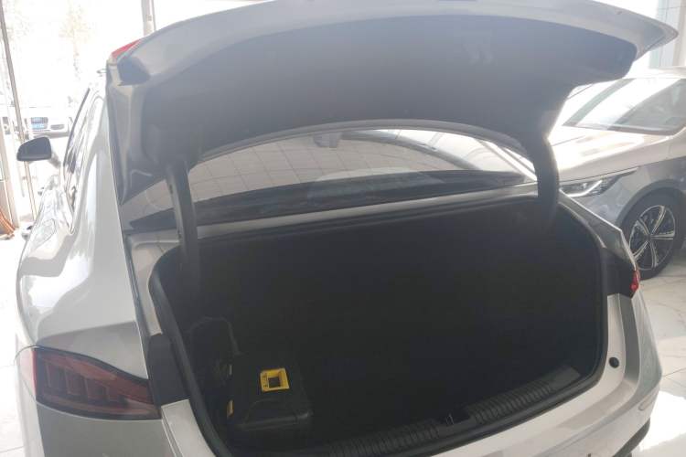 Used Roewe D7 2025 DMH 125km World Champion Excellence Edition Trunk