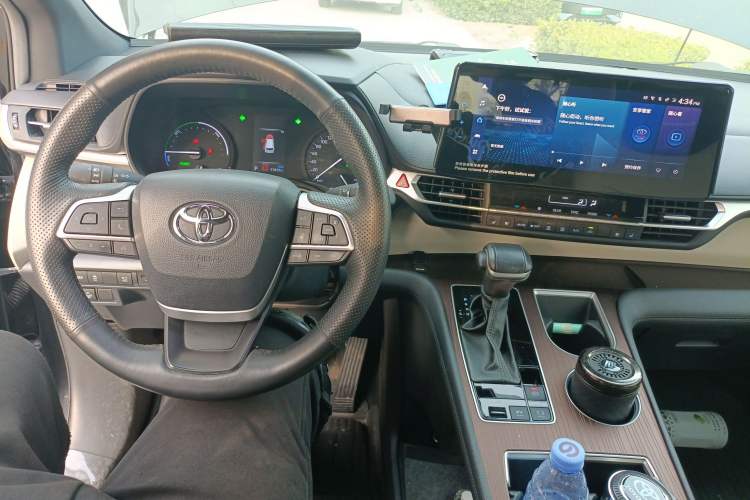 Used Toyota Granvia 2022 2.5L Hybrid Prestige Edition