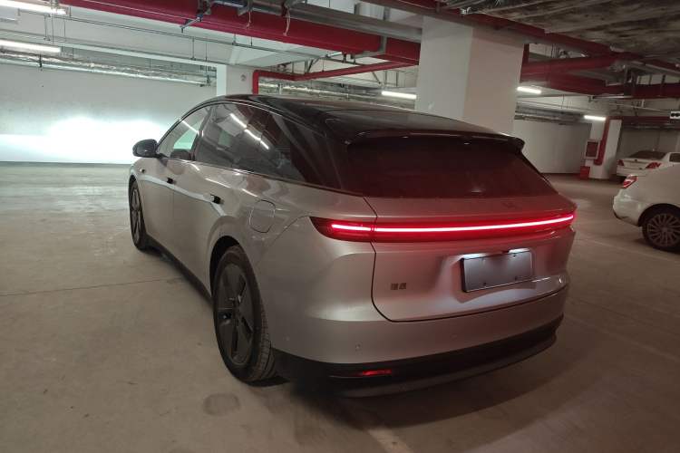 Used Li Auto i6 2025 Model Two-Wheel-Drive Standard Type Rear Left 45 Deg