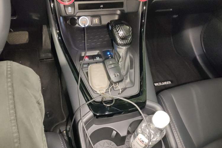 Used Toyota Wildlander 2024 Dual-Motor 2.5L E-CVT Two-Wheel Drive Luxury PLUS Edition
