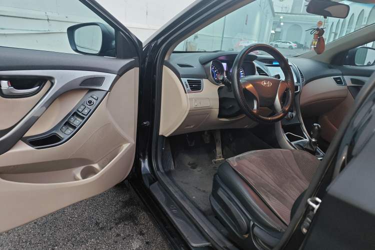 Used Hyundai Elantra (5th Generation / Langdong) 2015 1.6L Manual Leading Model
