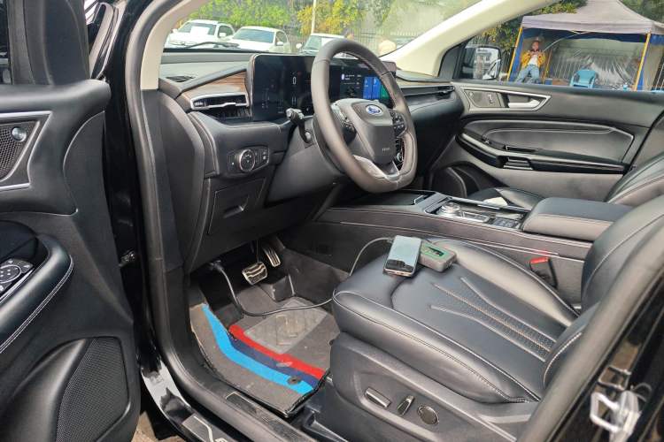 Used Ford Edge 2021 PLUS EcoBoost 245 Two-Wheel-Drive Titanium 7-Seater
