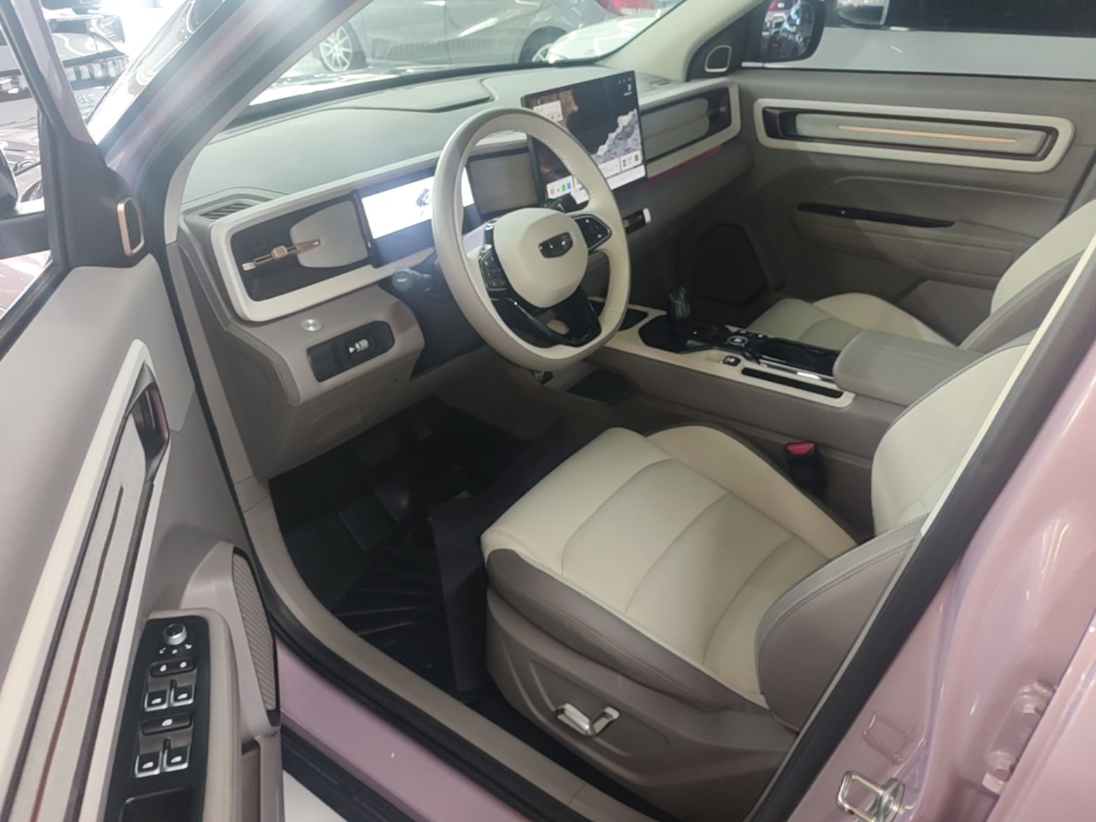 Geely Auto icon 2026 Model Chocolate 1.5TD Pure & Refined Edition — снимка 18
