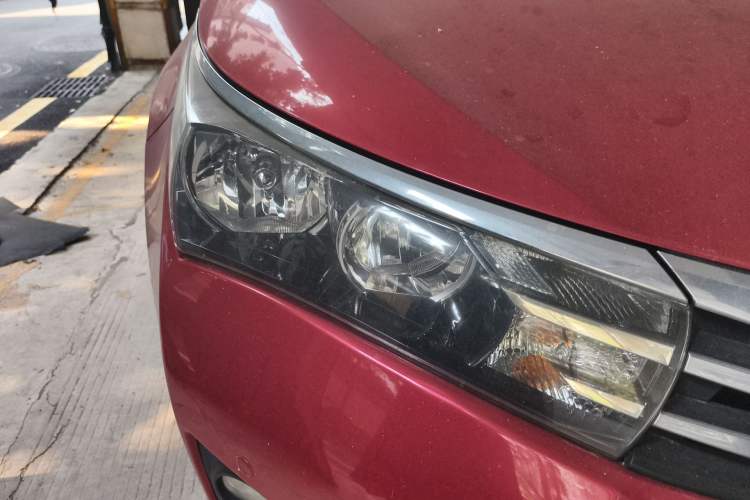 Used Toyota Corolla 2014 1.6L CVT GL-i Right Front Headlight