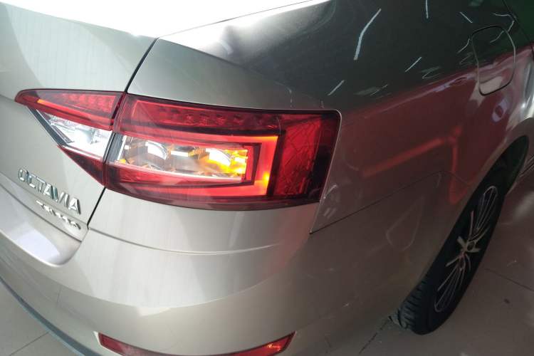 Used Skoda Octavia 2019 TSI230 DSG Smart & Comfort Edition China VI Standard
