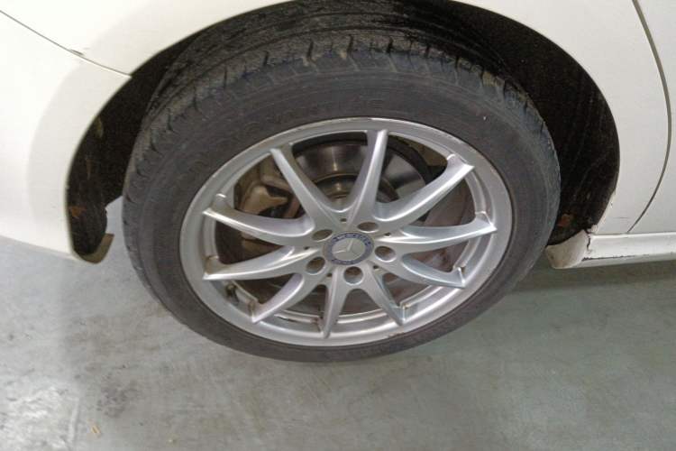 Used Mercedes-Benz B-Class 2015 B 200 Sport Edition Right Rear Wheel Hub