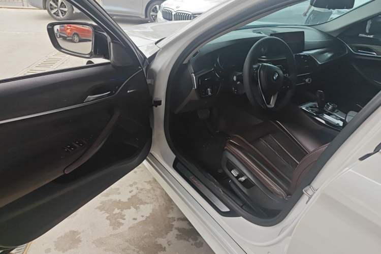 Used BMW 5 Series 2018 530Li Leading Edition Luxury Package Driver Seat