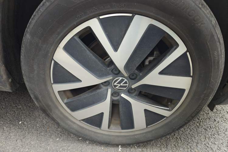 Used Volkswagen Tayron 2024 300TSI Two-Wheel-Drive Luxury Plus Advanced Version Right Front Wheel Hub