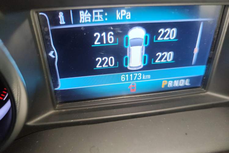 Used Buick Envision 2018 20T Two-Wheel-Drive Elite Model Odometer Close Up