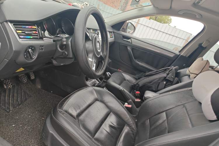 Used Volkswagen Bora 2014 1.6L Manual Comfort Model Left Front Seat