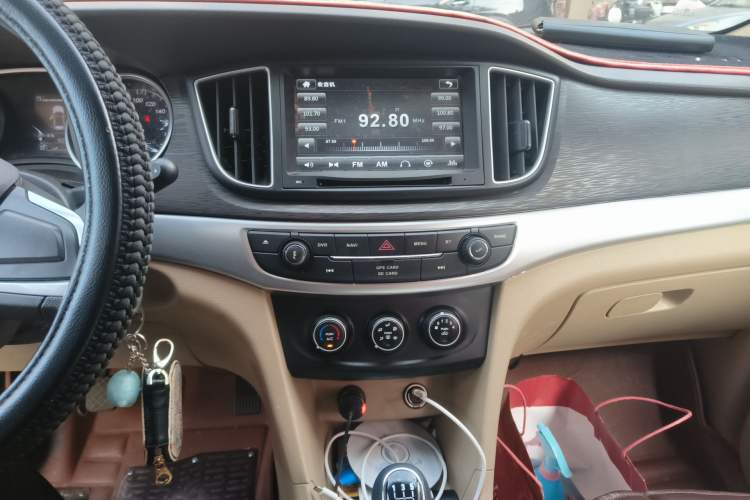 Used Baojun 730 2016 Revised 1.5L Manual Standard Version 7 Seats China V Emission Standard Audio And AC Panel