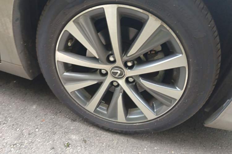 Used Lexus ES 2018 300h Premier Edition China VI Standard
