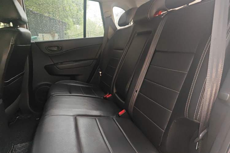 Used Renault Koleos 2014 Revised Version 2.0L Two-Wheel Drive Standard Edition Left Rear Seat