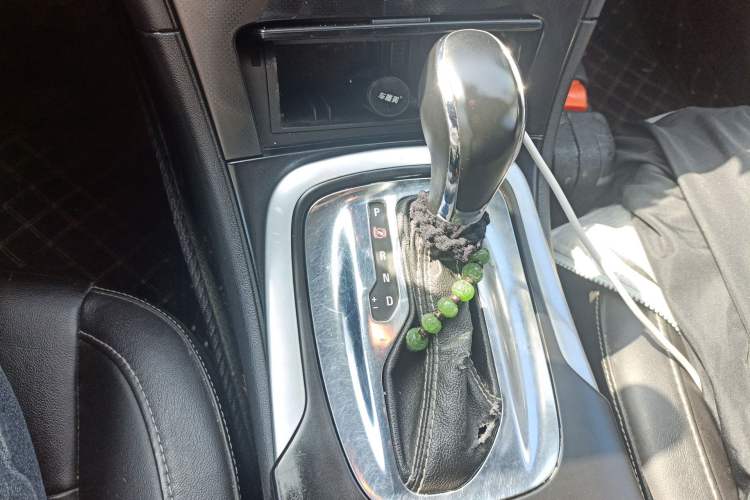 Used Buick Regal 2014 1.6T Fashionable Tech Edition Gear Lever