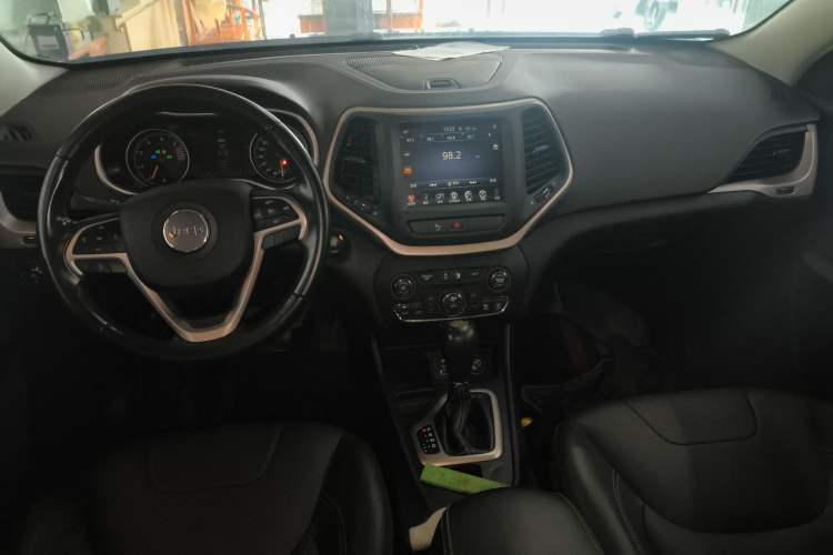 Used Jeep Cherokee 2017 2.0L Superior Edition