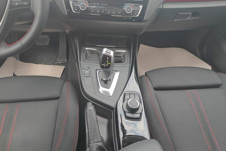 Used BMW 1 Series 2015 120i Sport Design Package Gear Lever