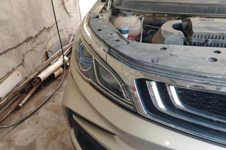 Used Geely Auto Vision X3 2020 1.5L CVT Luxury Model Right Front Headlight