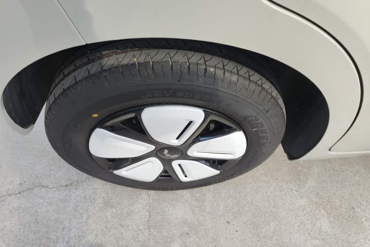 Used Wuling Hongguang MINIEV 2025 Four-Door Version 301km Zhenxiang+ Model
