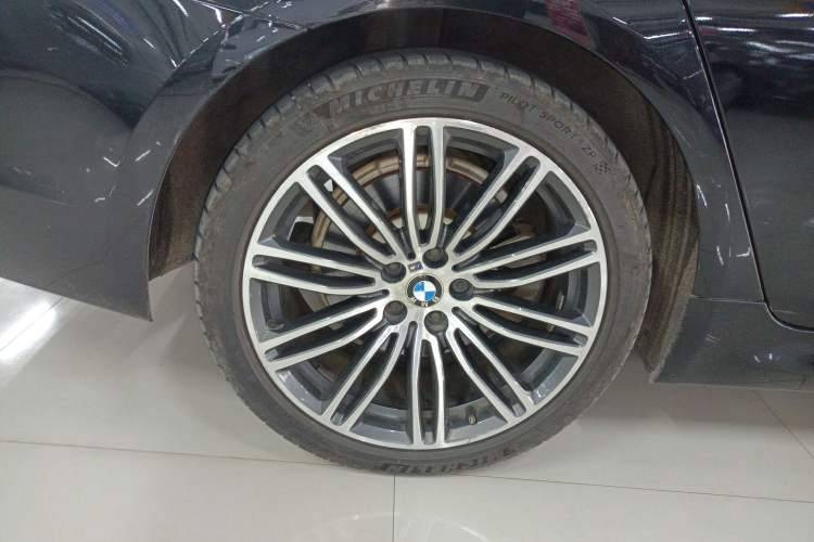 Used BMW 5 Series 2018 Restyled 530Li Leading Edition M Sport Package
