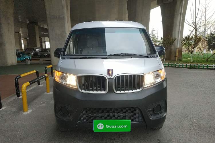 Used Jinbei Hiace X30 2023 1.5L Super-Enjoyment Van 2/5 Seats Non-Air-Conditioned Version SWC15M