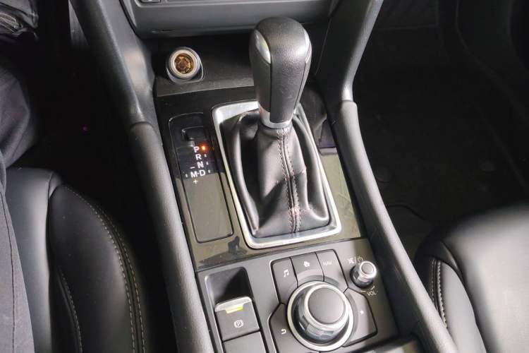 Used Mazda 3 Axela 2017 Sedan 1.5L Automatic Luxury Model Emission Standard China V
