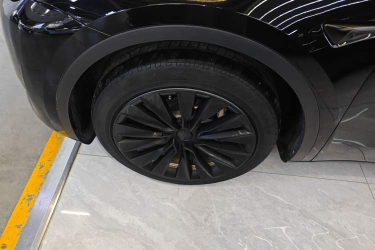 Used Tesla Model Y 2022 Rear-Wheel-Drive Version Left Front Wheel Hub