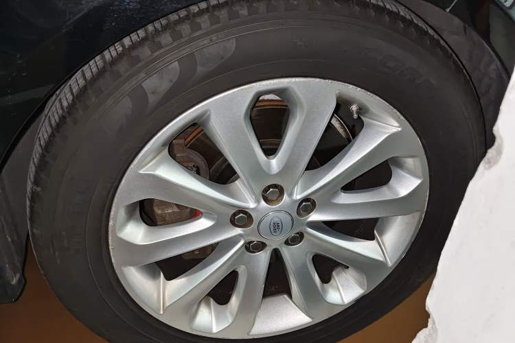 Used Land Rover Range  Right Front Wheel Hub