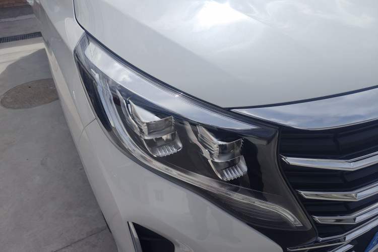 Used GAC Trumpchi M8 2021 Lingxiu Series 390T Deluxe Edition Right Front Headlight