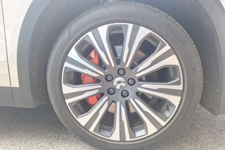 Used Nio ES8 2023 75 kWh Right Front Wheel Hub