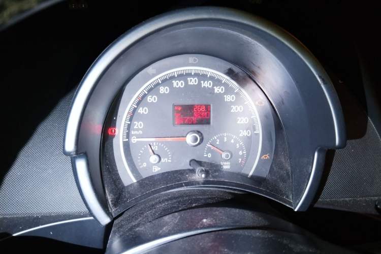 Used Volkswagen Beetle 2010 2.0 BlackOrange Comfort Edition Instrument Cluster